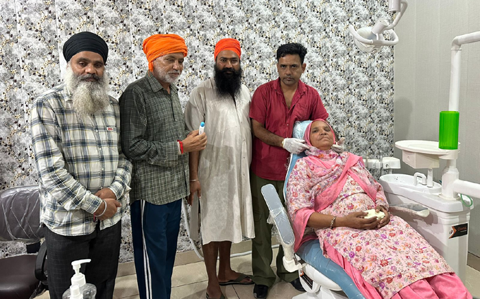 ਡੇਰਾ ਲੋਹ ਲੰਗਰ ਗੁਰਦੁਆਰਾ ਸੋਸਾਇਟੀ ਨੰਗਲ ਖੁਰਦ ਨੇ ਲੋੜਵੰਦ ਮਰੀਜ਼ਾਂ ਨੂੰ ਦੰਦ ਦਿੱਤੇ